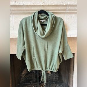 Green quarter sleeve sweater